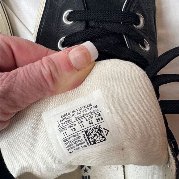 Converse Black and White High-Tops. Men’s Size 11 and Women’s Size 13. - Picture 9 of 9